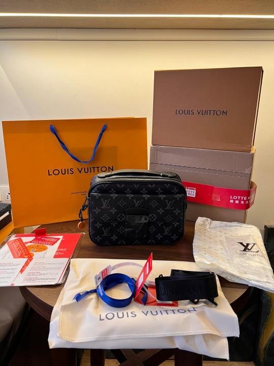 LOUIS VUITTON SLOCK MESSANGER BAG WITH OG ACCESSORIES