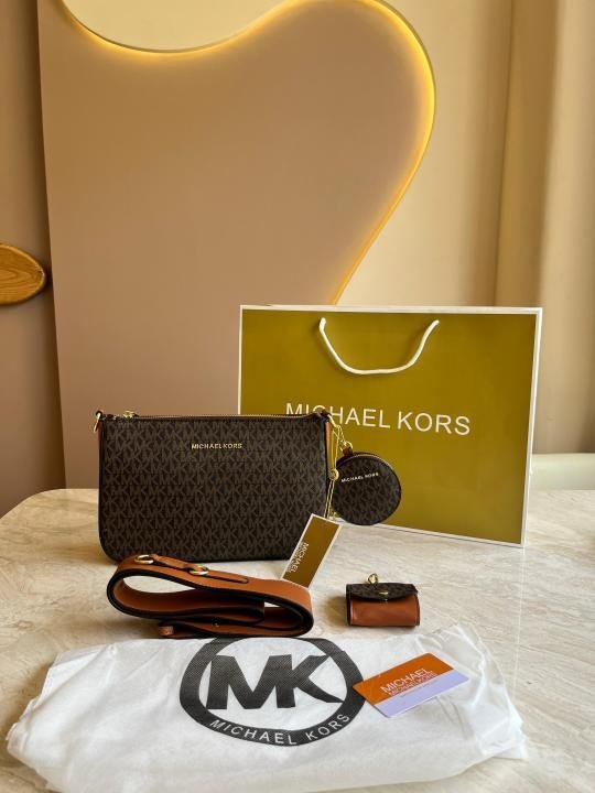 MICHEAL KORS JETSHET TRAVEL SHOULDER BAG WITH OG ACCESSORIES